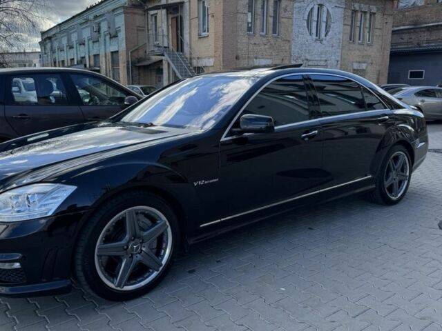 Черный Мерседес 200, объемом двигателя 5.5 л и пробегом 190 тыс. км за 23000 $, фото 2 на Automoto.ua