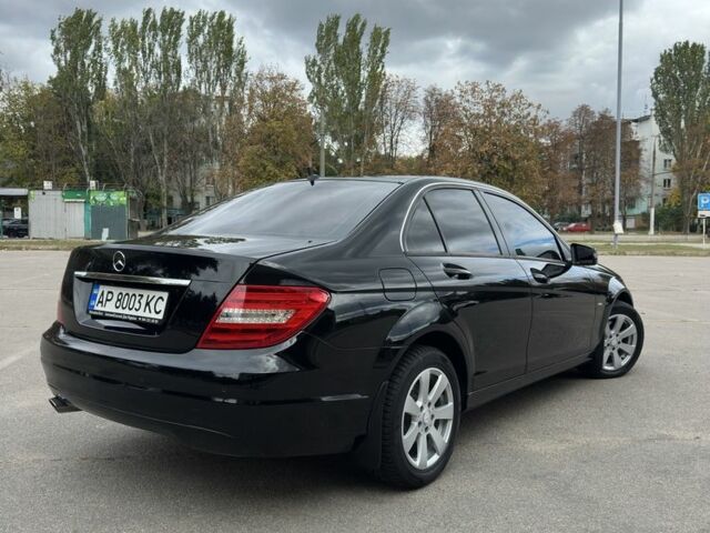 Черный Мерседес 200, объемом двигателя 1.8 л и пробегом 180 тыс. км за 13500 $, фото 4 на Automoto.ua