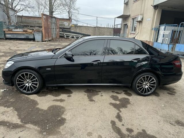 Черный Мерседес 200, объемом двигателя 2.1 л и пробегом 226 тыс. км за 13000 $, фото 7 на Automoto.ua