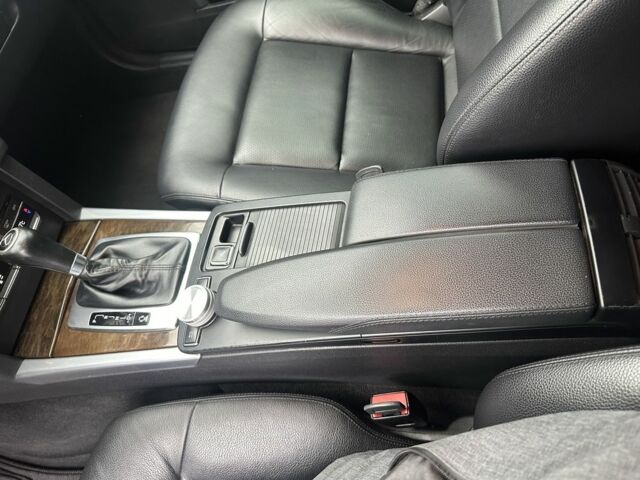 Черный Мерседес 200, объемом двигателя 2.1 л и пробегом 226 тыс. км за 13000 $, фото 12 на Automoto.ua