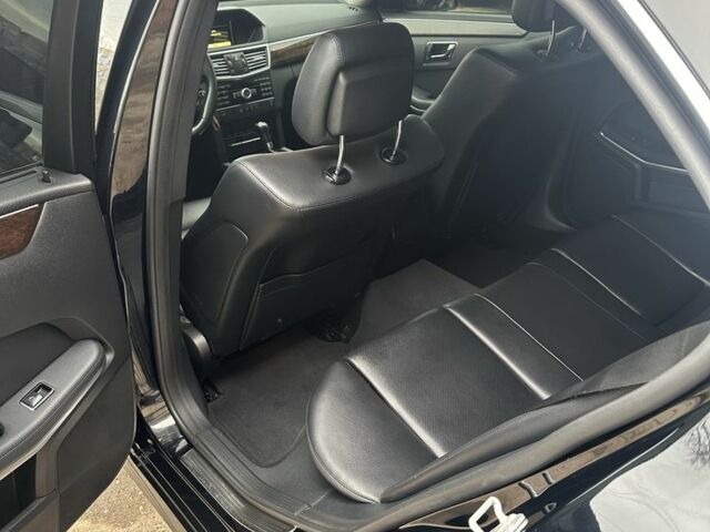 Черный Мерседес 200, объемом двигателя 2.1 л и пробегом 226 тыс. км за 13000 $, фото 9 на Automoto.ua