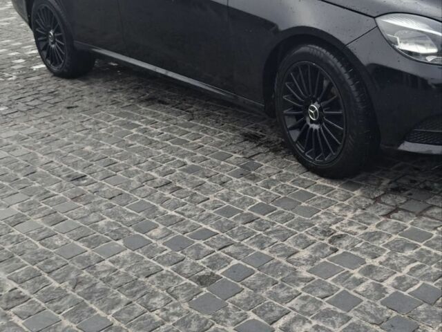 Черный Мерседес 200, объемом двигателя 0 л и пробегом 200 тыс. км за 11500 $, фото 2 на Automoto.ua