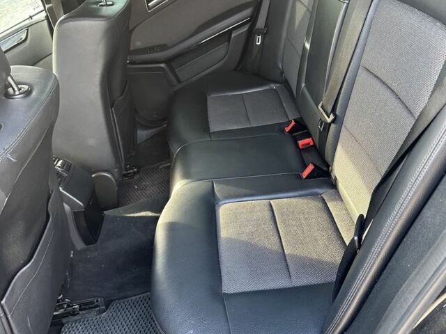 Черный Мерседес 200, объемом двигателя 2.2 л и пробегом 267 тыс. км за 14005 $, фото 6 на Automoto.ua