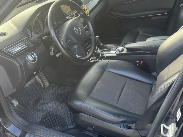 Черный Мерседес 200, объемом двигателя 2.2 л и пробегом 267 тыс. км за 14005 $, фото 5 на Automoto.ua