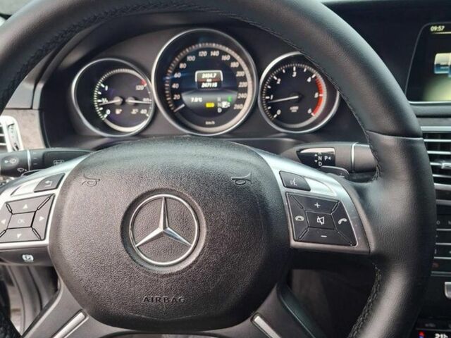 Чорний Мерседес 200, об'ємом двигуна 2.2 л та пробігом 247 тис. км за 16000 $, фото 18 на Automoto.ua