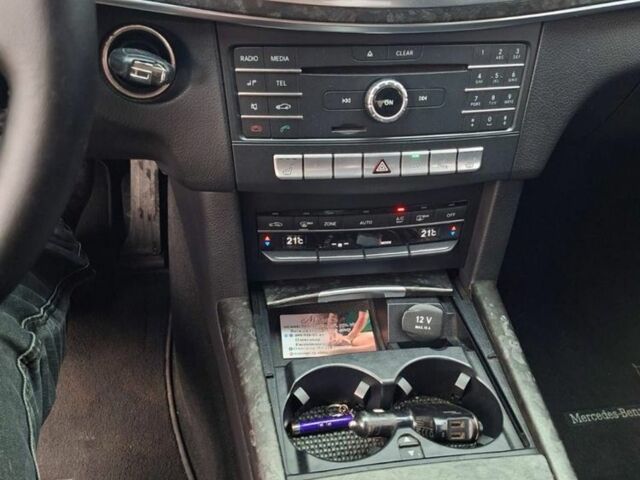 Чорний Мерседес 200, об'ємом двигуна 2.2 л та пробігом 247 тис. км за 16000 $, фото 23 на Automoto.ua