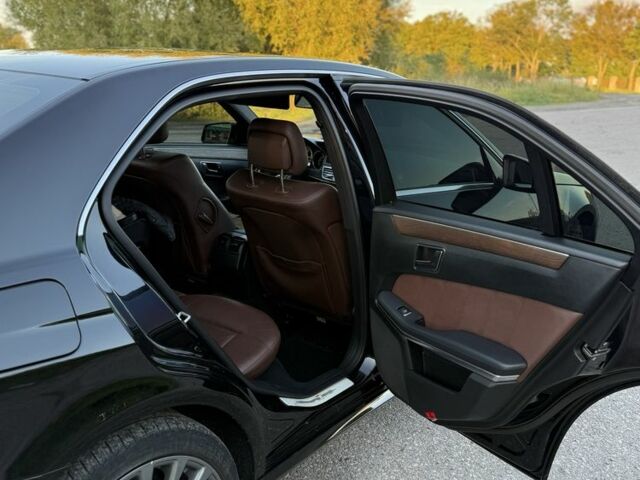 Черный Мерседес 200, объемом двигателя 2 л и пробегом 195 тыс. км за 13200 $, фото 4 на Automoto.ua