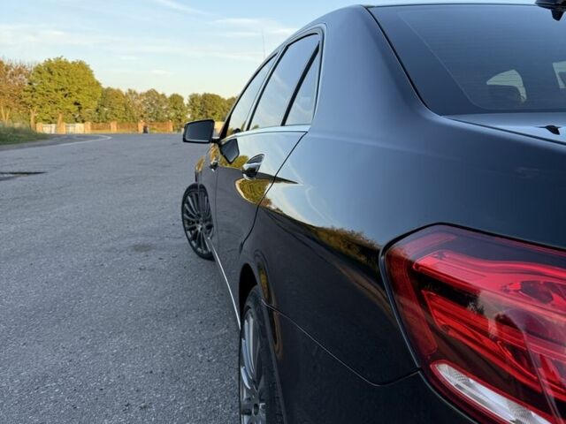 Черный Мерседес 200, объемом двигателя 2 л и пробегом 195 тыс. км за 13200 $, фото 5 на Automoto.ua