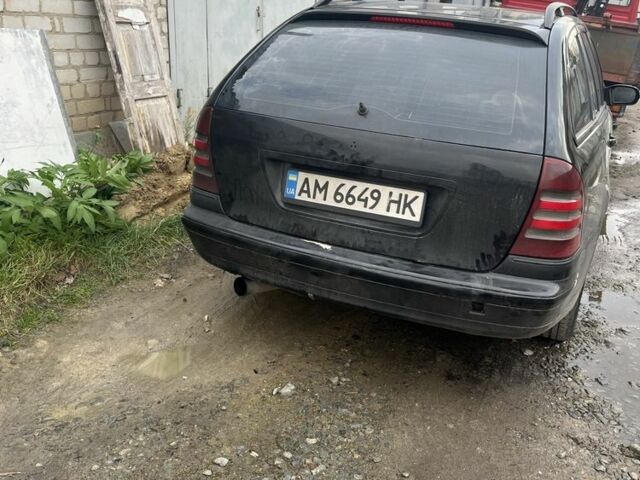 Черный Мерседес 200, объемом двигателя 2.1 л и пробегом 3 тыс. км за 2800 $, фото 4 на Automoto.ua