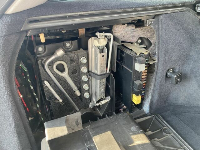 Чорний Мерседес 200, об'ємом двигуна 1.8 л та пробігом 334 тис. км за 5700 $, фото 4 на Automoto.ua