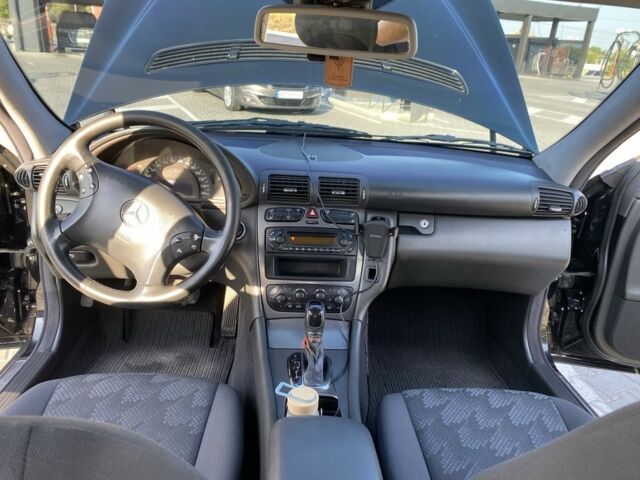 Чорний Мерседес 200, об'ємом двигуна 1.8 л та пробігом 334 тис. км за 5700 $, фото 3 на Automoto.ua