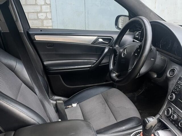 Черный Мерседес 200, объемом двигателя 2.1 л и пробегом 3 тыс. км за 2800 $, фото 3 на Automoto.ua