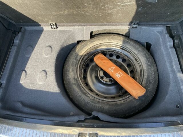 Чорний Мерседес 200, об'ємом двигуна 1.8 л та пробігом 334 тис. км за 5700 $, фото 6 на Automoto.ua