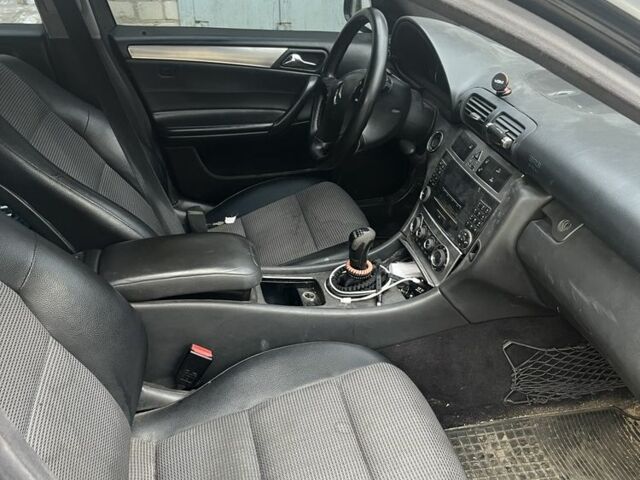 Черный Мерседес 200, объемом двигателя 2.1 л и пробегом 3 тыс. км за 2800 $, фото 2 на Automoto.ua