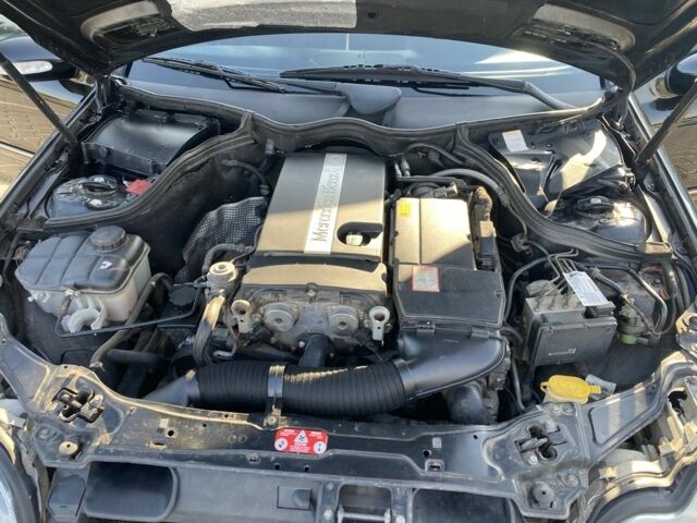 Чорний Мерседес 200, об'ємом двигуна 1.8 л та пробігом 334 тис. км за 5700 $, фото 8 на Automoto.ua