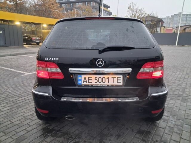 Черный Мерседес 200, объемом двигателя 1.7 л и пробегом 70 тыс. км за 7300 $, фото 4 на Automoto.ua