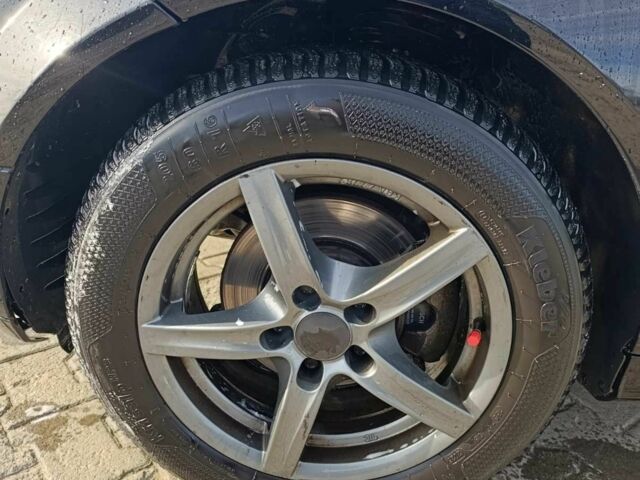 Черный Мерседес 200, объемом двигателя 2.1 л и пробегом 260 тыс. км за 8900 $, фото 3 на Automoto.ua