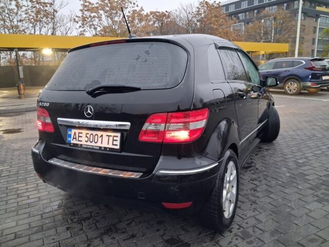 Черный Мерседес 200, объемом двигателя 1.7 л и пробегом 70 тыс. км за 7300 $, фото 3 на Automoto.ua