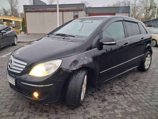 Черный Мерседес 200, объемом двигателя 1.7 л и пробегом 70 тыс. км за 7300 $, фото 1 на Automoto.ua