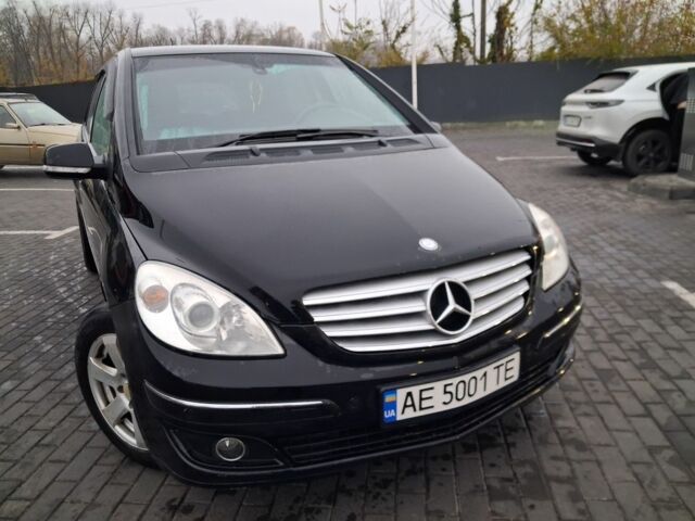 Черный Мерседес 200, объемом двигателя 1.7 л и пробегом 70 тыс. км за 7300 $, фото 6 на Automoto.ua