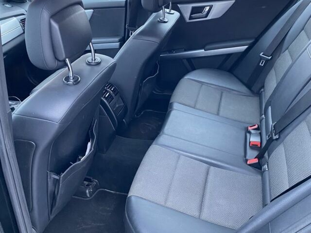 Черный Мерседес 200, объемом двигателя 2.1 л и пробегом 349 тыс. км за 14000 $, фото 5 на Automoto.ua