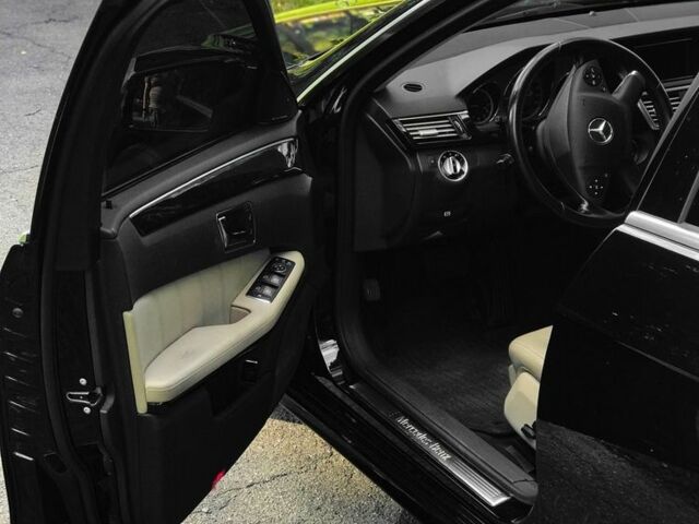 Черный Мерседес 200, объемом двигателя 2.1 л и пробегом 500 тыс. км за 10200 $, фото 6 на Automoto.ua