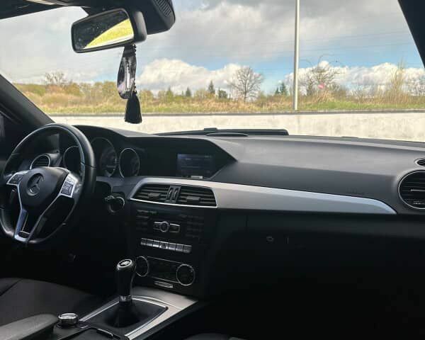 Черный Мерседес 200, объемом двигателя 2.1 л и пробегом 299 тыс. км за 10350 $, фото 6 на Automoto.ua