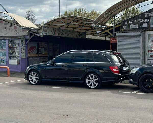 Черный Мерседес 200, объемом двигателя 2.1 л и пробегом 299 тыс. км за 10350 $, фото 7 на Automoto.ua