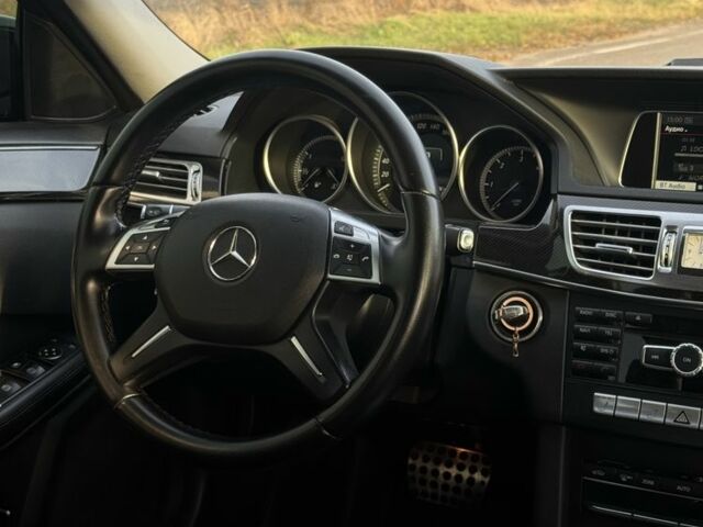 Черный Мерседес 200, объемом двигателя 2.1 л и пробегом 320 тыс. км за 13900 $, фото 2 на Automoto.ua