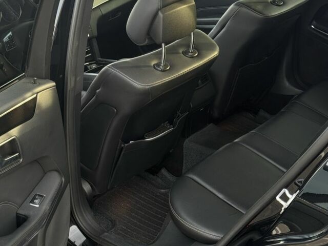 Черный Мерседес 200, объемом двигателя 2.1 л и пробегом 320 тыс. км за 13900 $, фото 4 на Automoto.ua