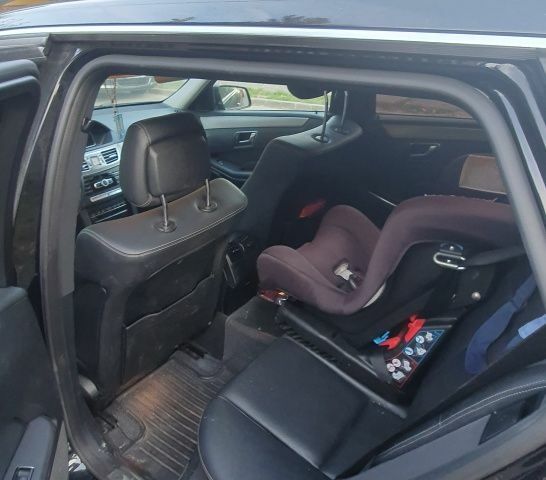 Мерседес 200 2014 в Ужгороде на Automoto.ua Черный Мерседес 200, объемом двигателя 2.1 л и пробегом 280 тыс. км за 12500 $, фото 4 на Automoto.ua