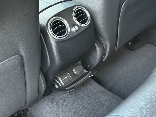 Черный Мерседес 200, объемом двигателя 0 л и пробегом 160 тыс. км за 33000 $, фото 19 на Automoto.ua