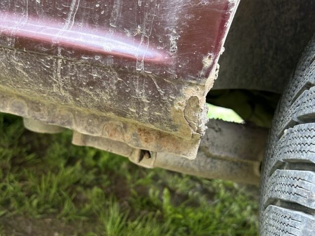 Красный Мерседес 200, объемом двигателя 2.2 л и пробегом 250 тыс. км за 5800 $, фото 7 на Automoto.ua