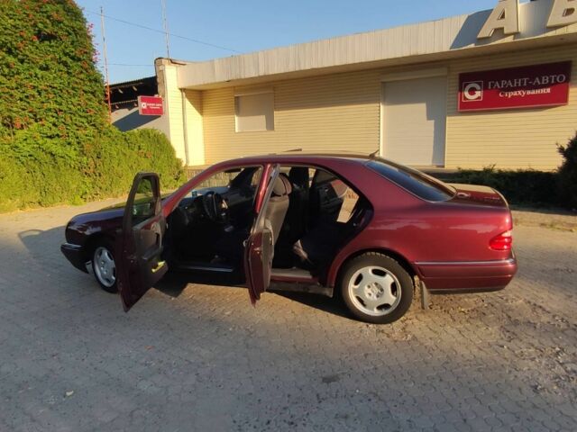 Красный Мерседес 200, объемом двигателя 2 л и пробегом 526 тыс. км за 4500 $, фото 7 на Automoto.ua