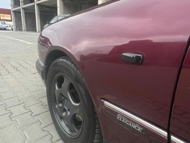 Красный Мерседес 200, объемом двигателя 2 л и пробегом 386 тыс. км за 3400 $, фото 12 на Automoto.ua