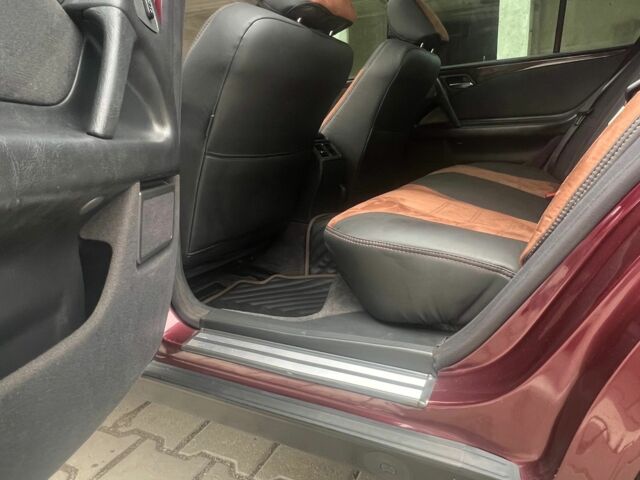 Красный Мерседес 200, объемом двигателя 2 л и пробегом 386 тыс. км за 3400 $, фото 10 на Automoto.ua