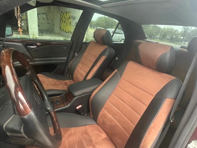 Красный Мерседес 200, объемом двигателя 2 л и пробегом 386 тыс. км за 3400 $, фото 4 на Automoto.ua