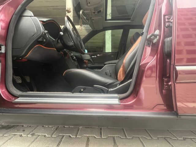 Красный Мерседес 200, объемом двигателя 2 л и пробегом 386 тыс. км за 3400 $, фото 11 на Automoto.ua