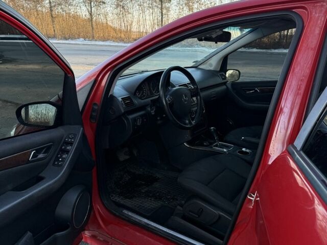 Красный Мерседес 200, объемом двигателя 2 л и пробегом 2 тыс. км за 5800 $, фото 5 на Automoto.ua