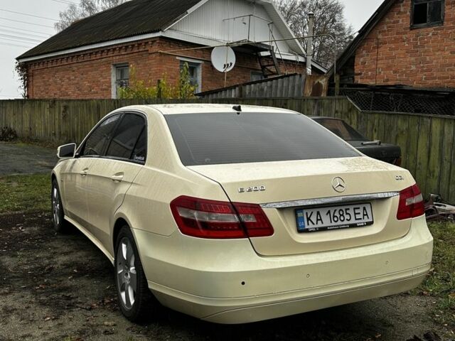 Жовтий Мерседес 200, об'ємом двигуна 2.1 л та пробігом 670 тис. км за 9999 $, фото 2 на Automoto.ua