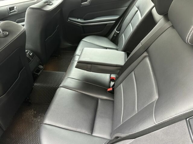 Желтый Мерседес 200, объемом двигателя 2.1 л и пробегом 270 тыс. км за 12900 $, фото 7 на Automoto.ua