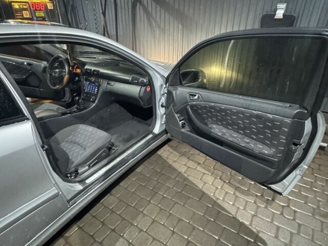 Серый Мерседес 200, объемом двигателя 2 л и пробегом 427 тыс. км за 3000 $, фото 7 на Automoto.ua