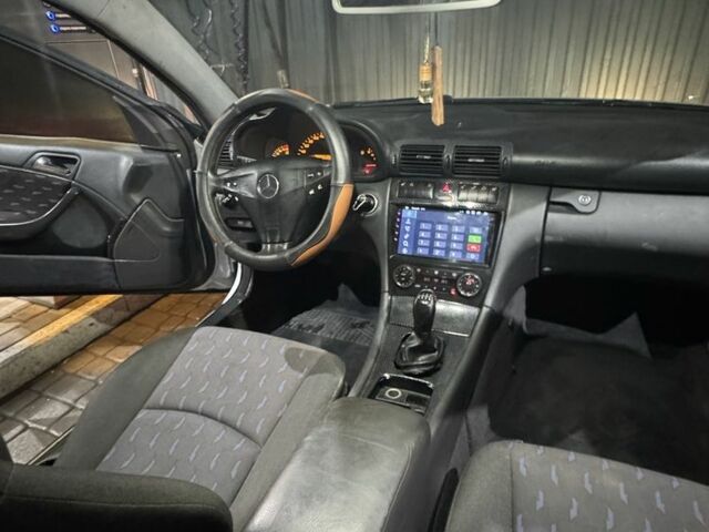 Серый Мерседес 200, объемом двигателя 2 л и пробегом 427 тыс. км за 3000 $, фото 6 на Automoto.ua