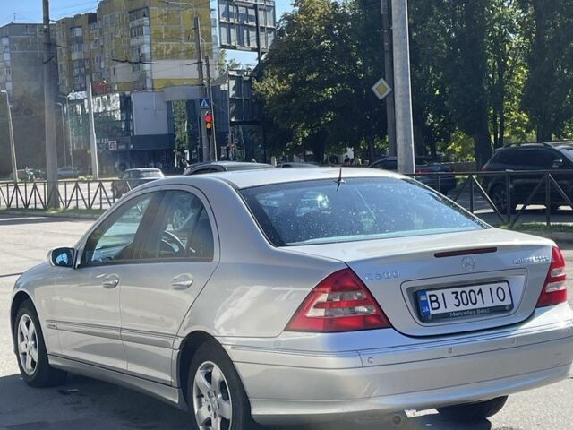 Серый Мерседес 200, объемом двигателя 1.8 л и пробегом 131 тыс. км за 6200 $, фото 2 на Automoto.ua