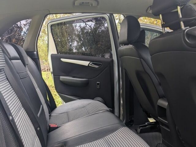 Серый Мерседес 200, объемом двигателя 2 л и пробегом 332 тыс. км за 6500 $, фото 7 на Automoto.ua