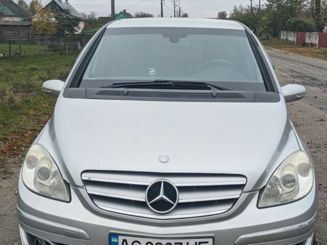 Серый Мерседес 200, объемом двигателя 2 л и пробегом 332 тыс. км за 6500 $, фото 1 на Automoto.ua