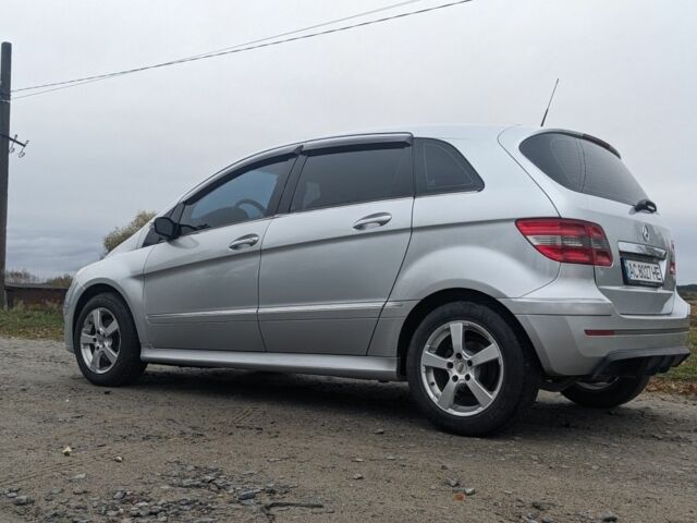 Серый Мерседес 200, объемом двигателя 2 л и пробегом 332 тыс. км за 6500 $, фото 3 на Automoto.ua