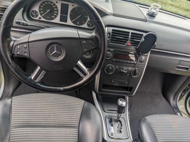 Серый Мерседес 200, объемом двигателя 2 л и пробегом 332 тыс. км за 6500 $, фото 8 на Automoto.ua