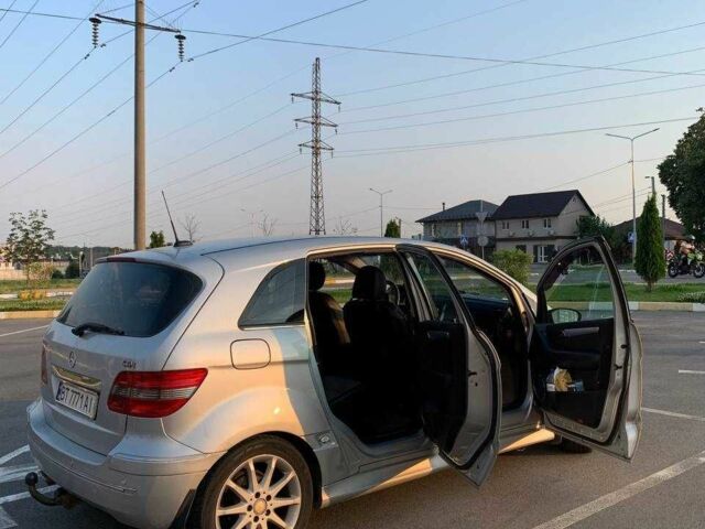 Сірий Мерседес 200, об'ємом двигуна 2 л та пробігом 290 тис. км за 6500 $, фото 2 на Automoto.ua