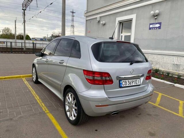 Серый Мерседес 200, объемом двигателя 2 л и пробегом 300 тыс. км за 6200 $, фото 2 на Automoto.ua